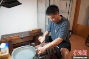 局王解梦成都“90后”小伙“十年磨一剑”：从爱好者到守艺人 传播中国文化