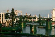 局王解梦国际油价周二收高 地缘政治担忧与美元走弱双重支撑